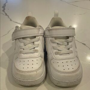 Kids Nike 7c White Sneakers